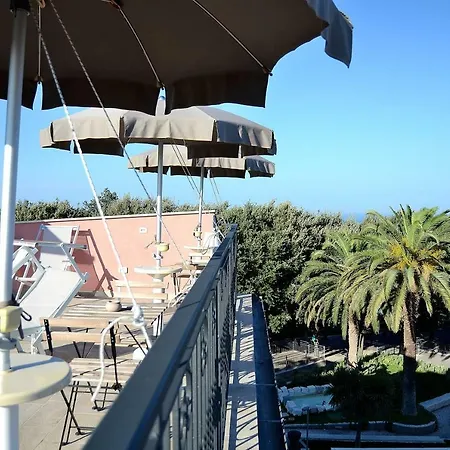 L'orizzonte Relais 4* סירולו